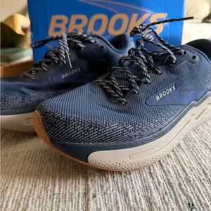 Brooks Men’s Ghost Max 2 size 10